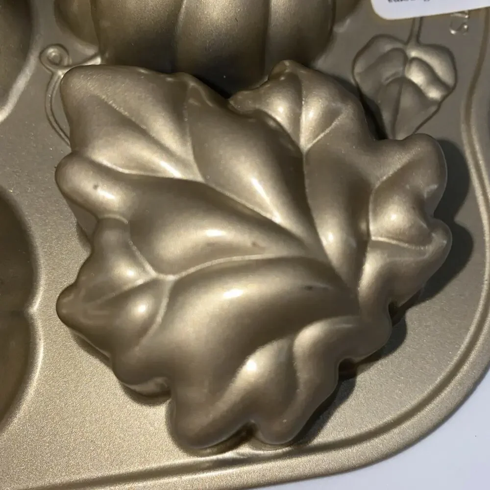 Williams Sonoma Gold Mini Cake Pan Acorn Leaf Fall Bakeware Nonstick Mold
